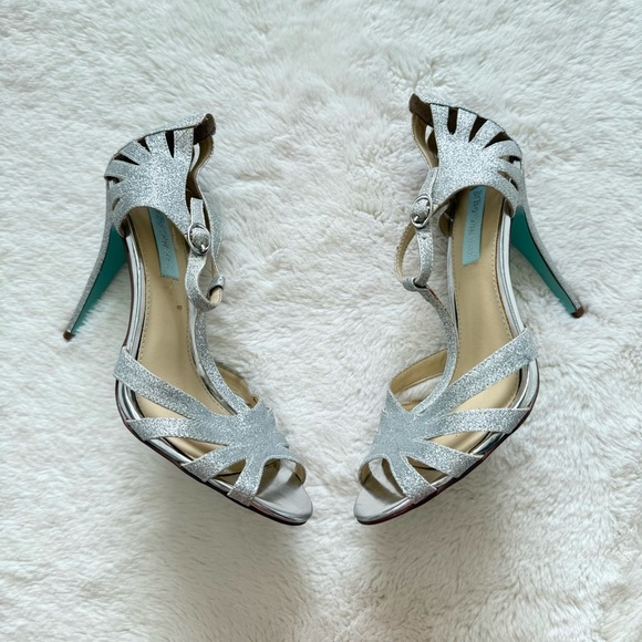 Betsey Johnson Shoes - Betsey Johnson women glitter silver shoes size 8.5 US